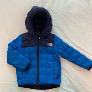 The North Face blue hooded lightweight puffer jacket